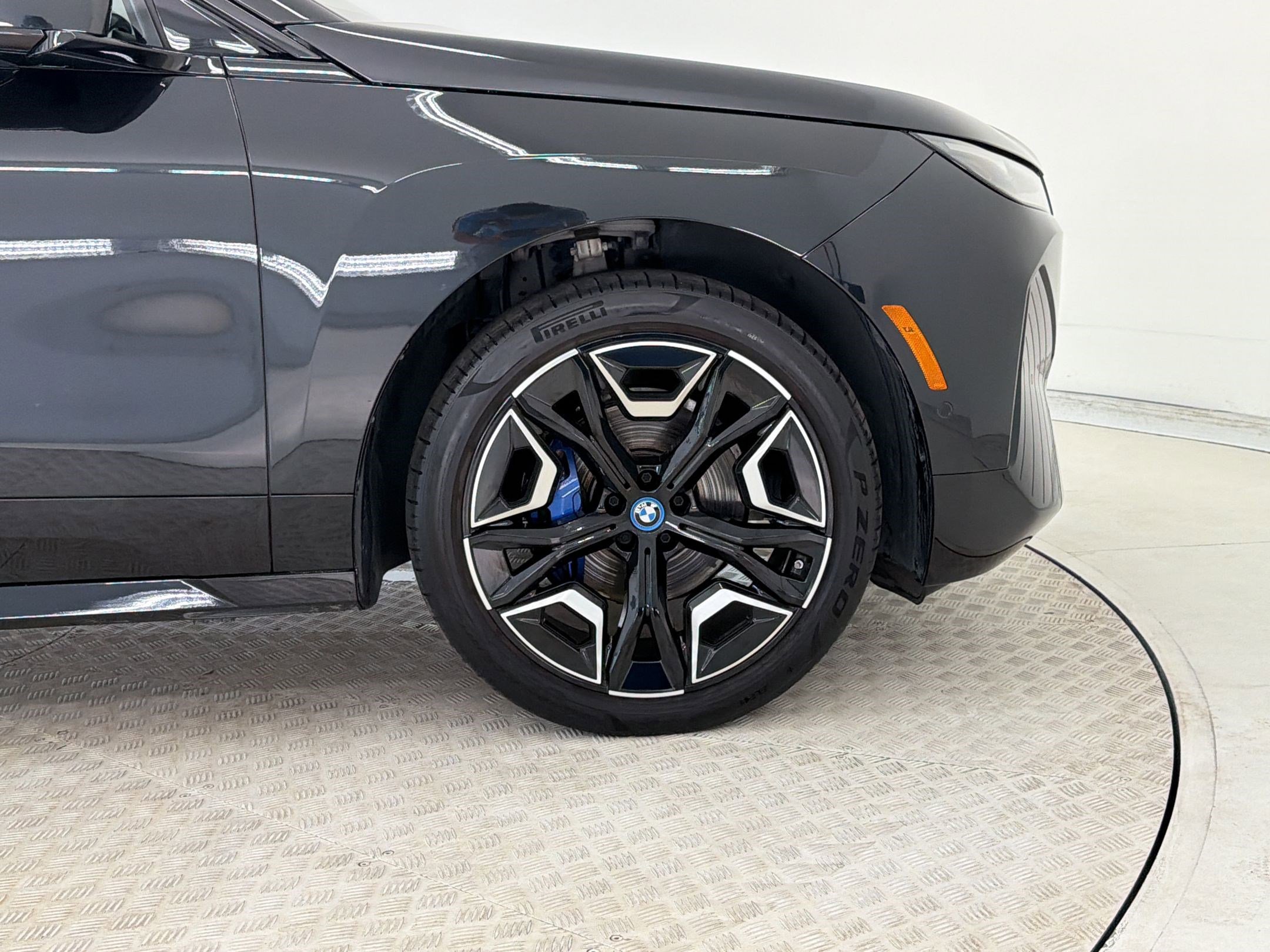 Used 2025 BMW iX xDrive50 w/ Premium Package image 12