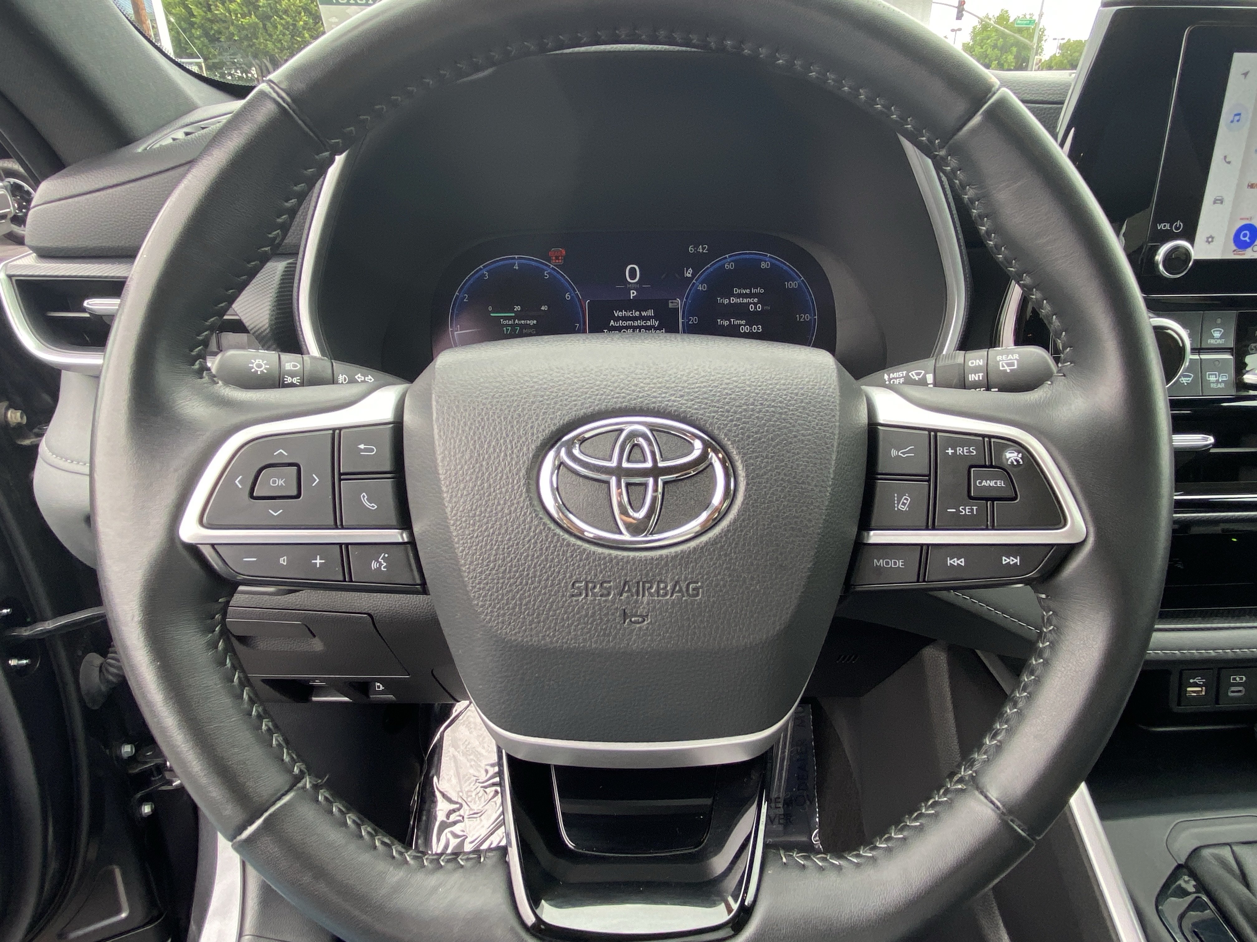Used 2025 Toyota Highlander XSE AWD/4WD image 25