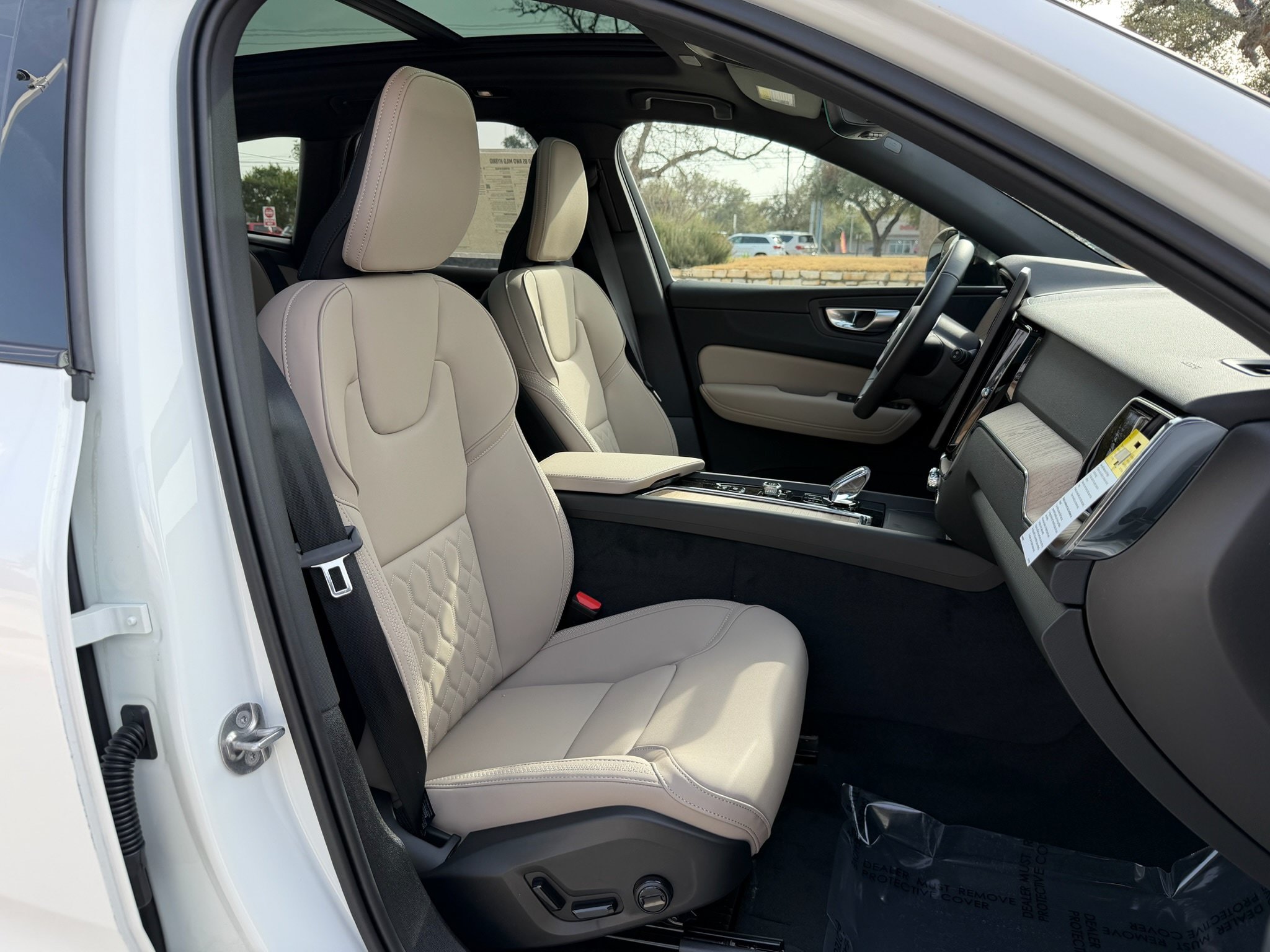 New 2026 Volvo XC60 B5 Plus w/ Protection Package Premier AWD/4WD image 8