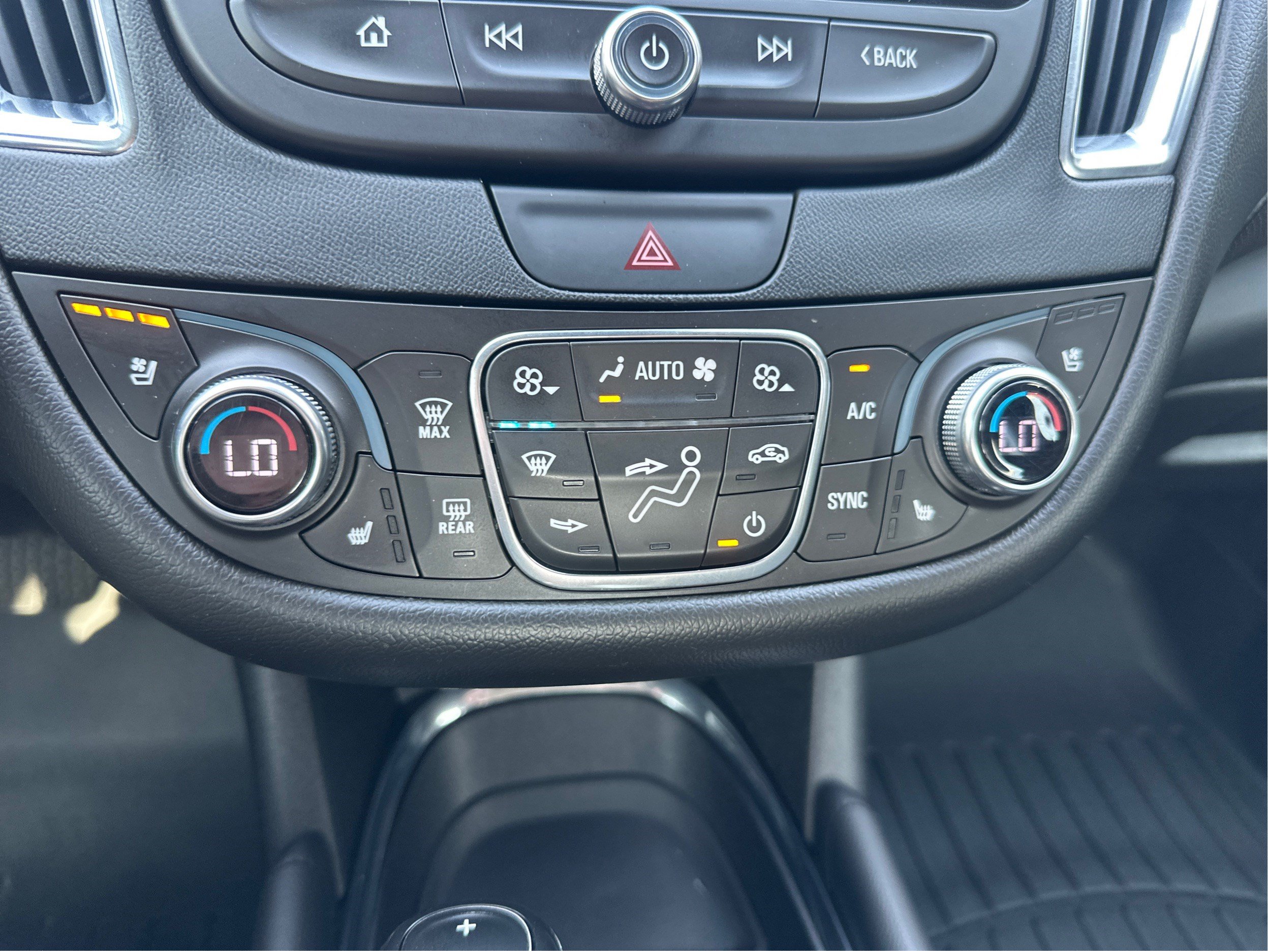 Used 2017 Chevrolet Malibu Premier w/ Premier Sun and Wheel Package FWD image 31