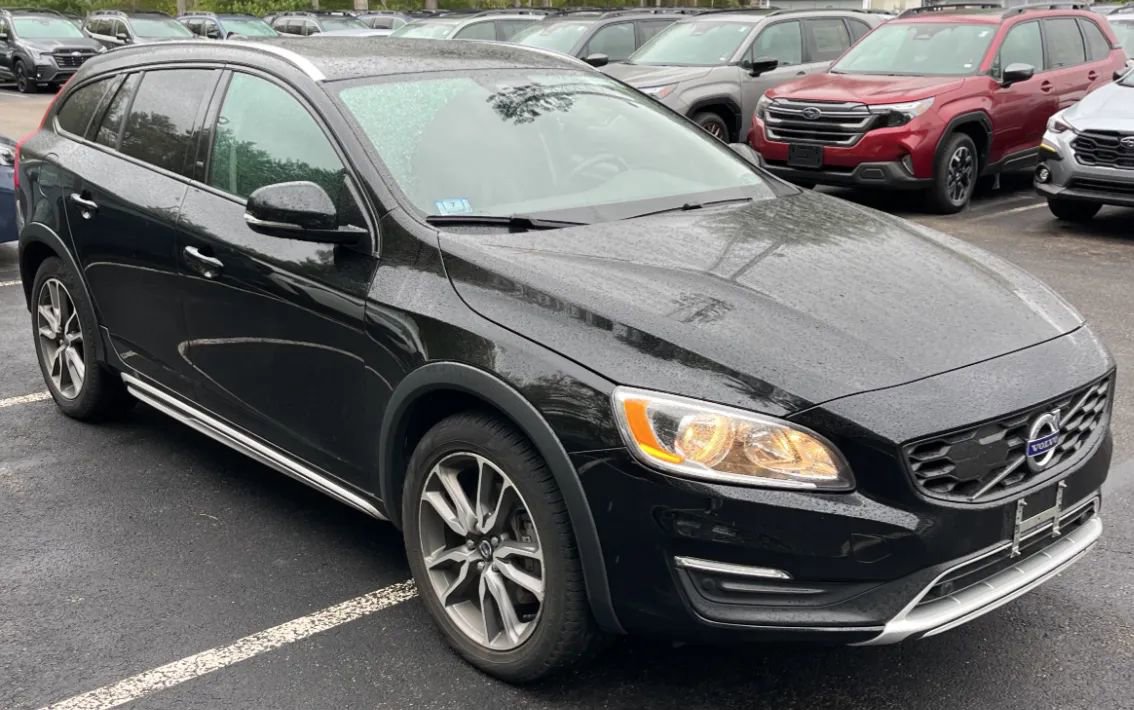 Used 2016 Volvo V60 T5 Cross Country AWD/4WD image 7