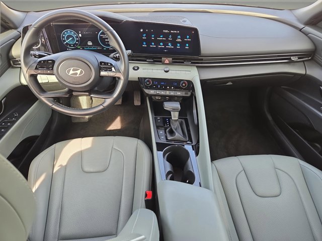 Used 2025 Hyundai Elantra Limited FWD image 17