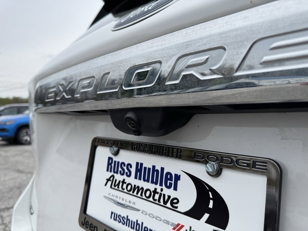 Used 2022 Ford Explorer XLT w/ Equipment Group 202A image 6