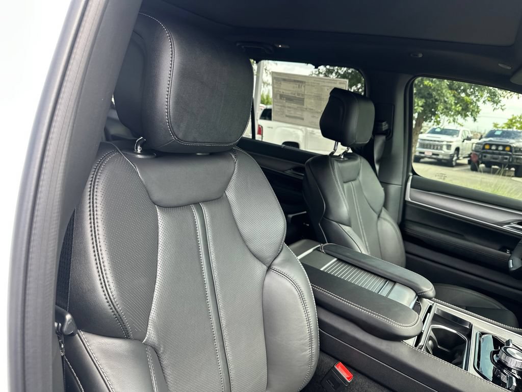 New 2026 Jeep Grand Wagoneer L Limited AWD/4WD image 37