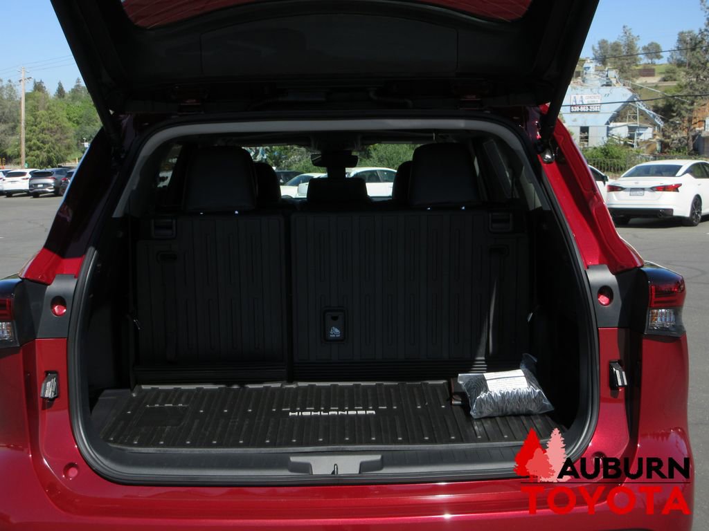 New 2026 Toyota Highlander XLE image 5