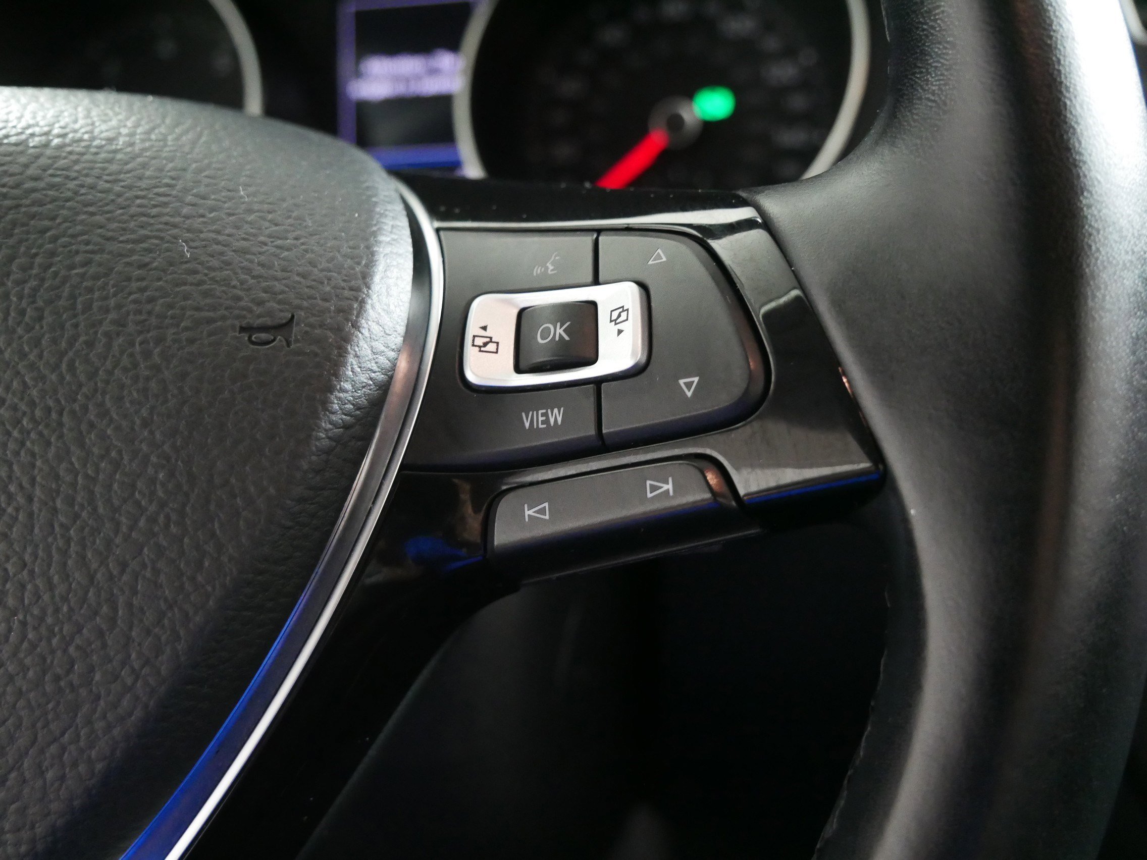 Used 2019 Volkswagen Tiguan SE image 28