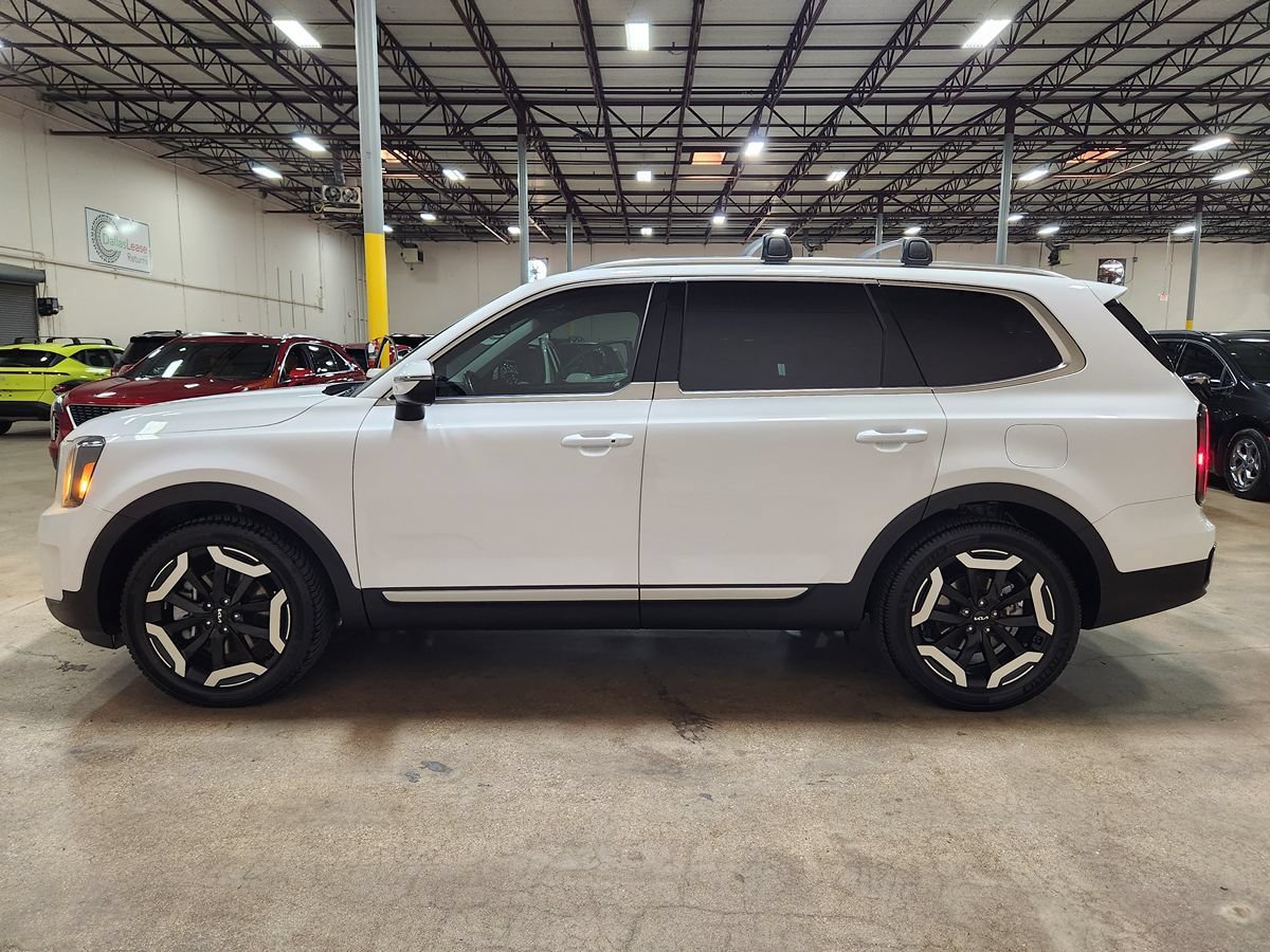 Used 2024 Kia Telluride EX w/ EX Captain's Chair Package FWD image 7