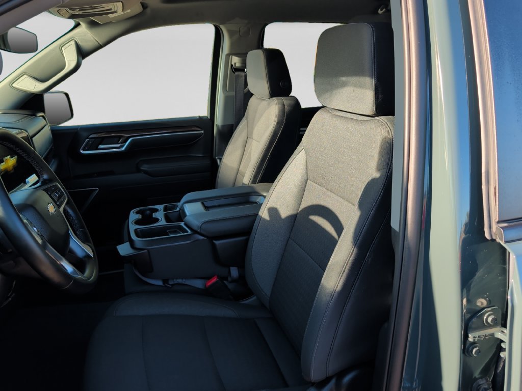 Used 2025 Chevrolet Silverado 1500 LT AWD/4WD image 17
