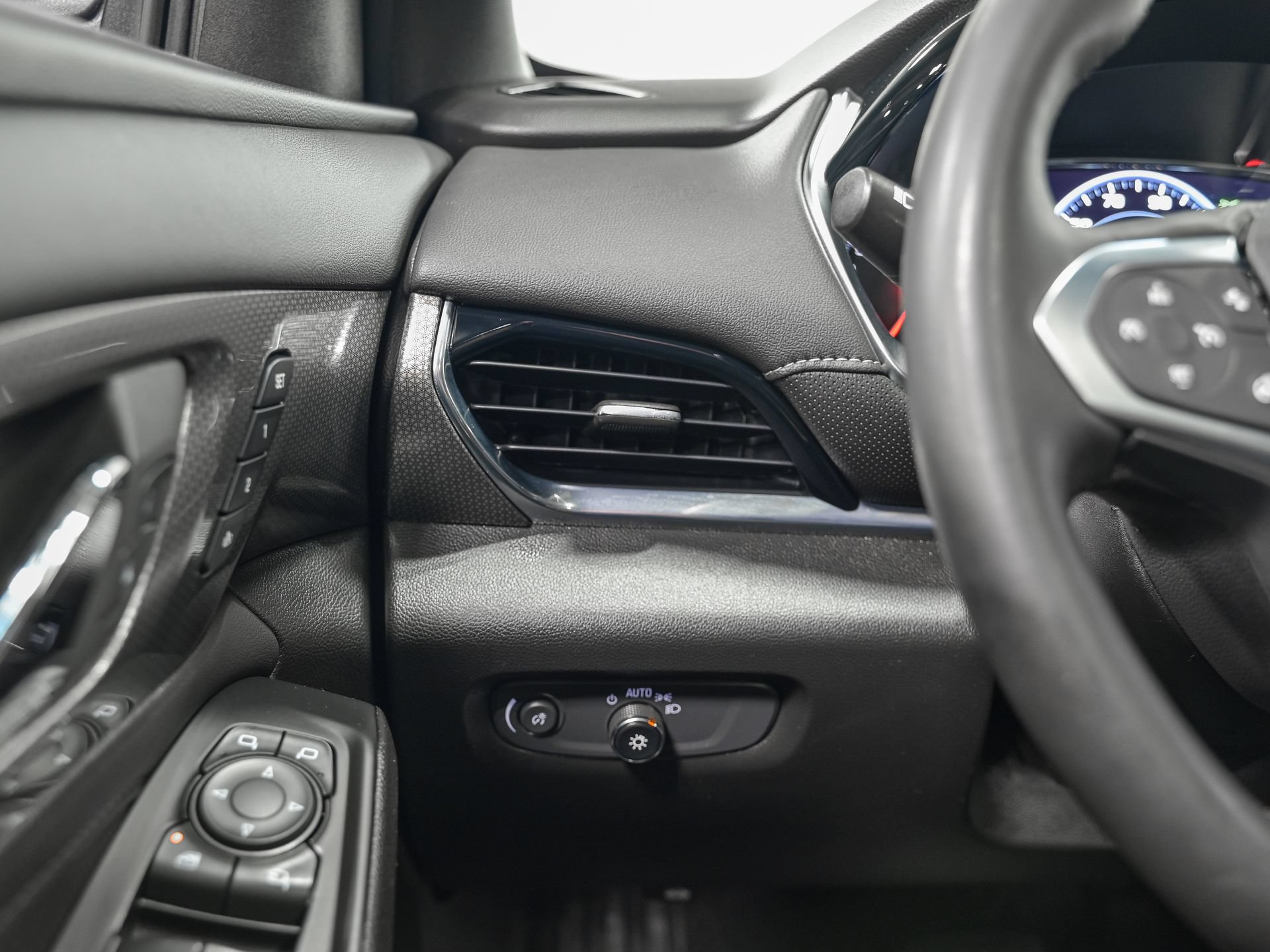 Used 2024 Chevrolet Traverse Premier w/ Redline Edition AWD/4WD image 18