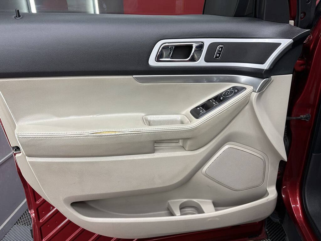 Used 2013 Ford Explorer XLT AWD/4WD image 7