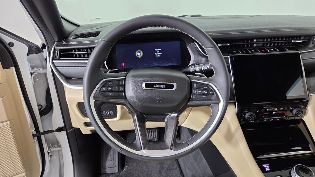 Used 2023 Jeep Grand Cherokee Limited w/ Luxury Tech Group II AWD/4WD image 17