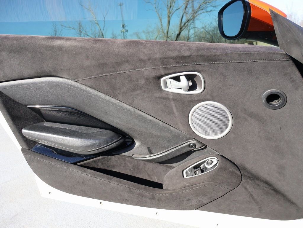 Used 2020 Aston Martin V8 Vantage Coupe image 32