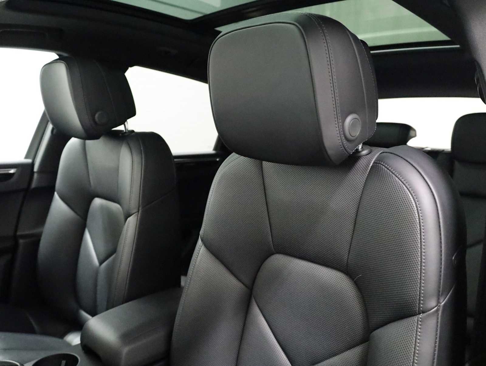 Used 2018 Porsche Macan AWD/4WD image 19