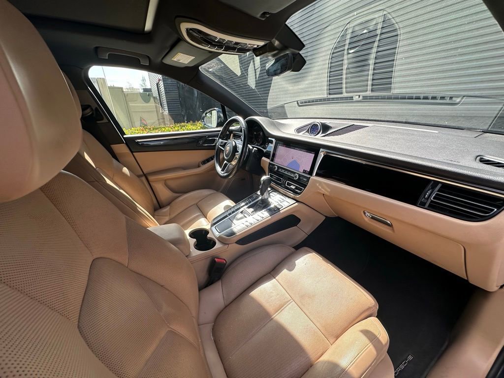 Certified 2020 Porsche Macan AWD/4WD image 36