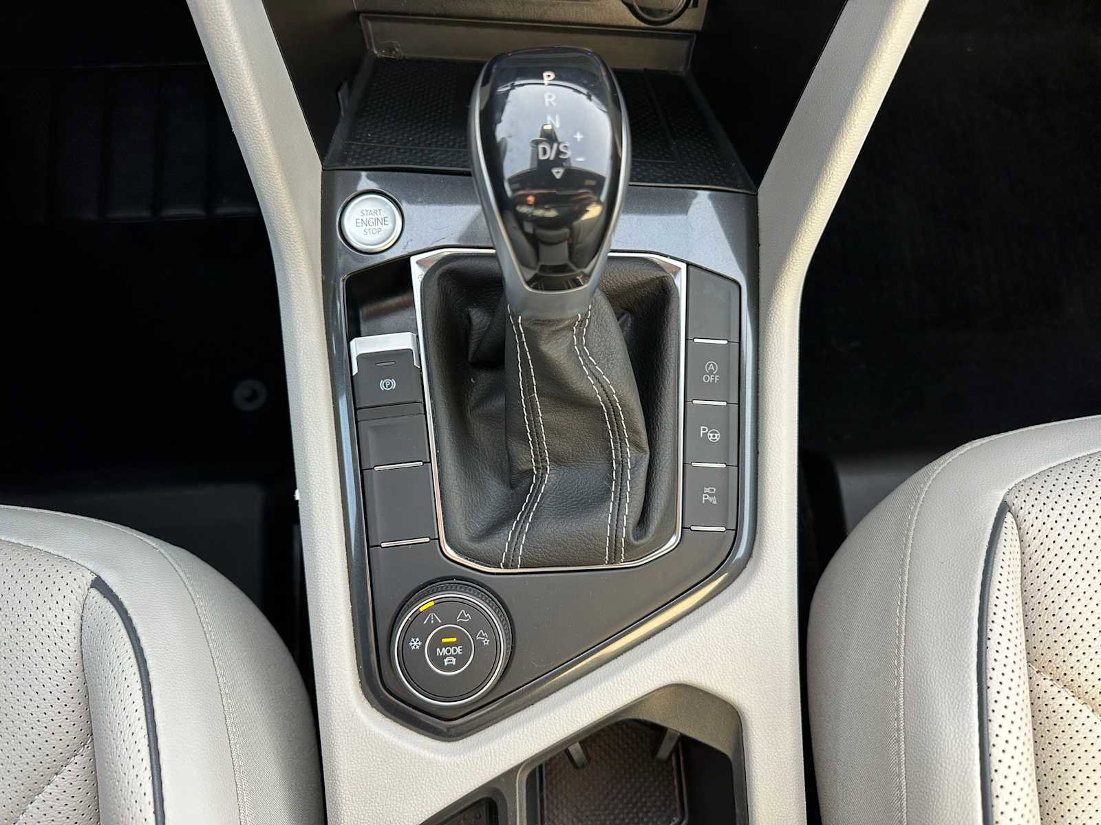 Used 2022 Volkswagen Tiguan SEL R-Line image 36