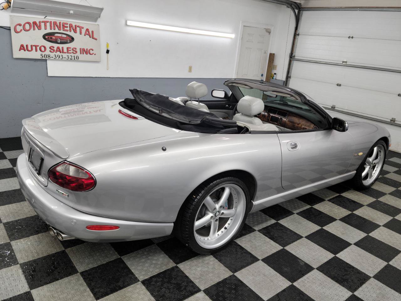 Used 2005 Jaguar XK8 Convertible RWD image 5
