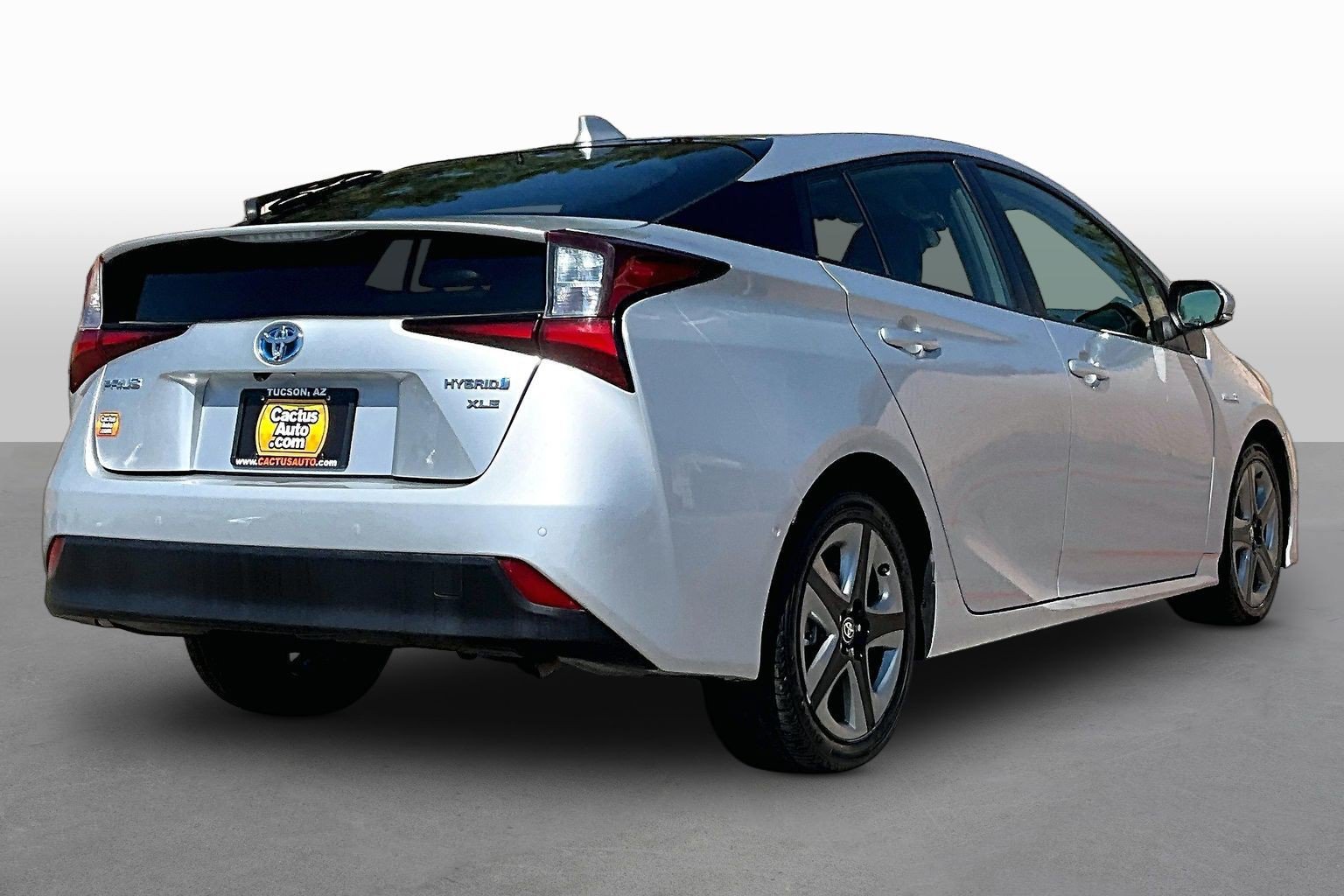 Used 2022 Toyota Prius XLE FWD image 2