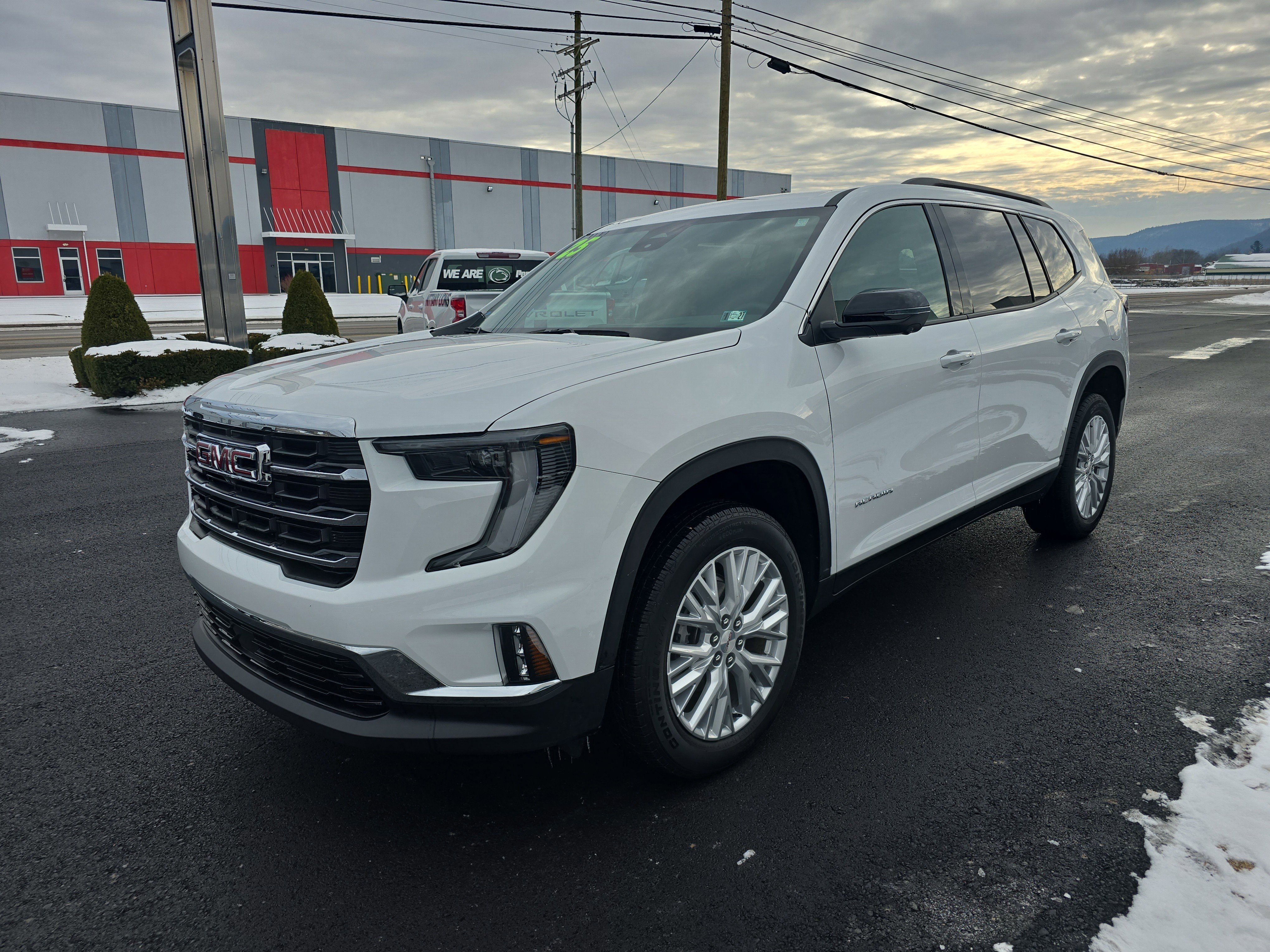 Used 2025 GMC Acadia Elevation w/ Elevation Premium Package image 8