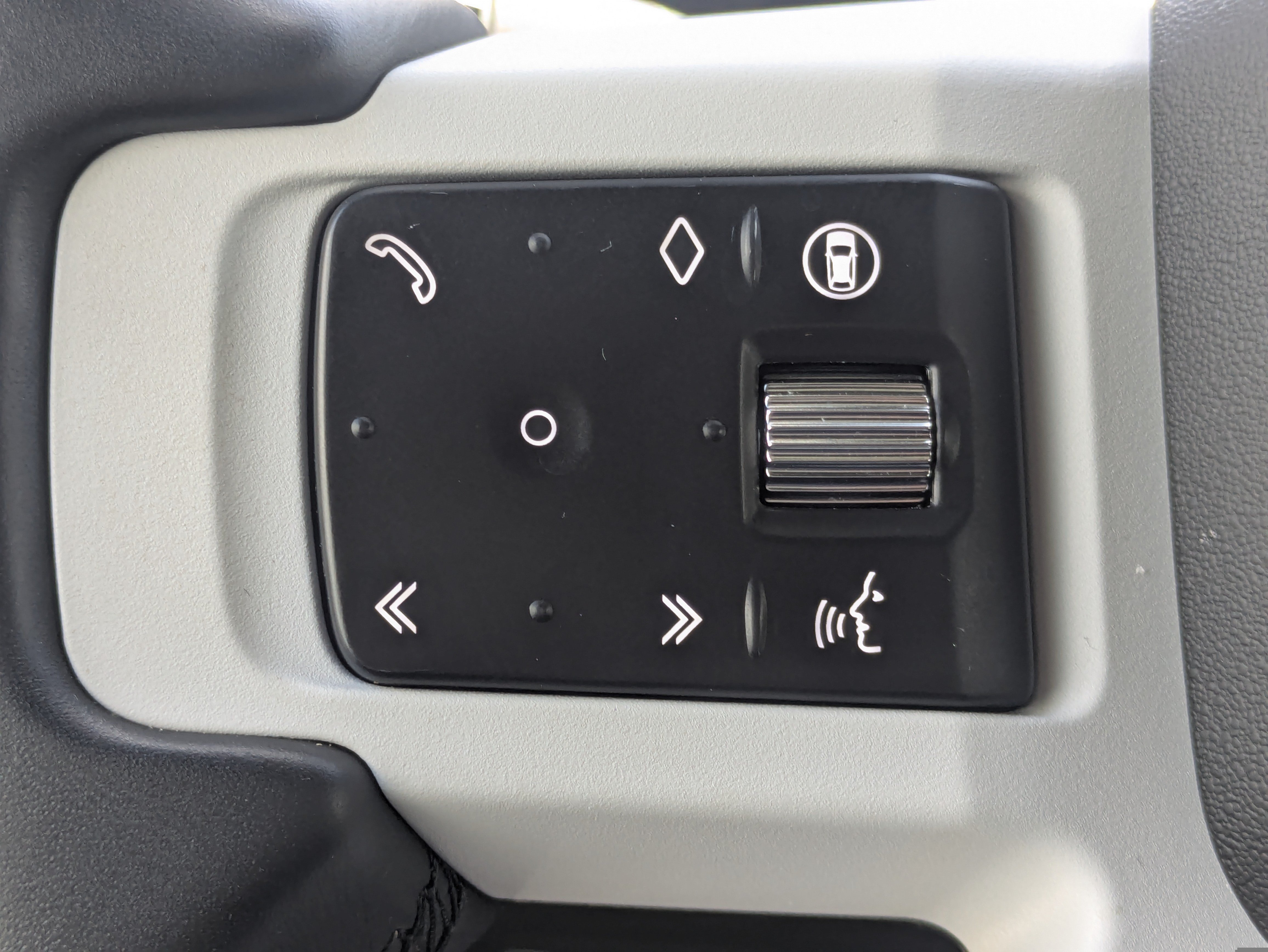 Used 2025 Land Rover Defender 110 X-Dynamic SE AWD/4WD image 25