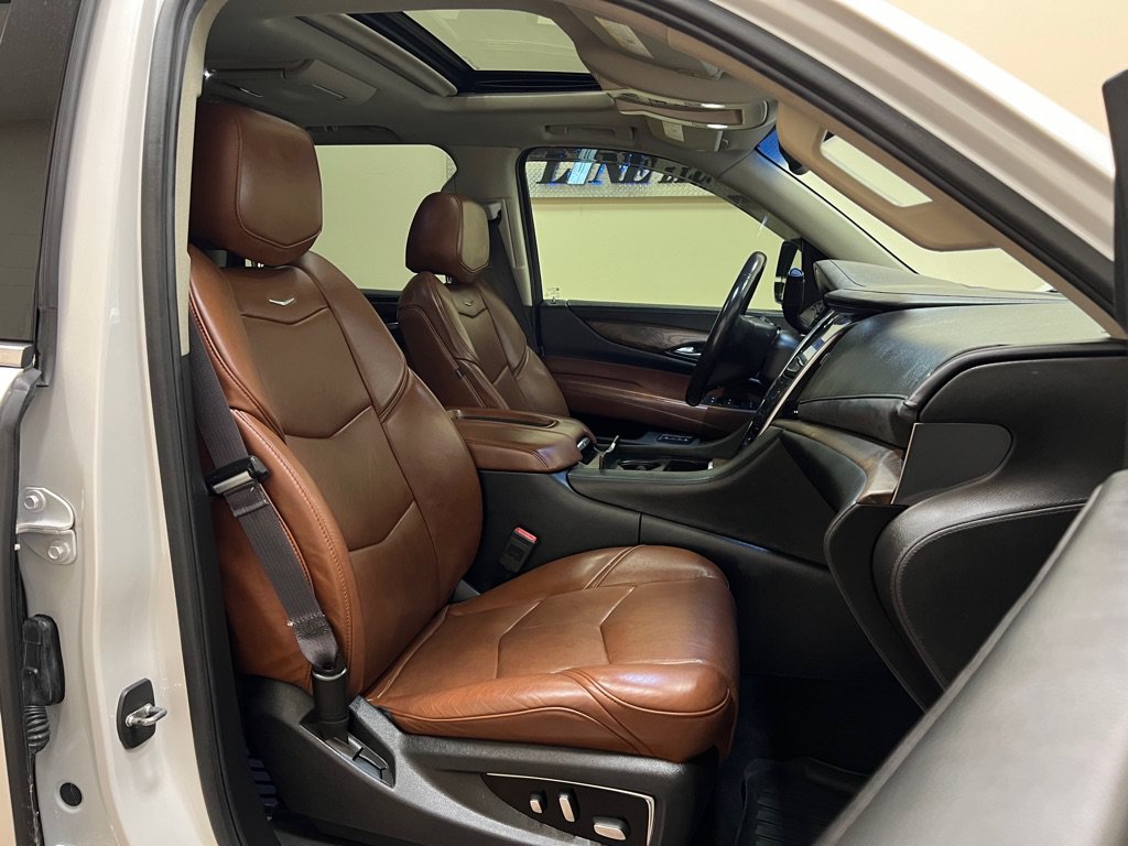 Used 2016 Cadillac Escalade Premium AWD/4WD image 24