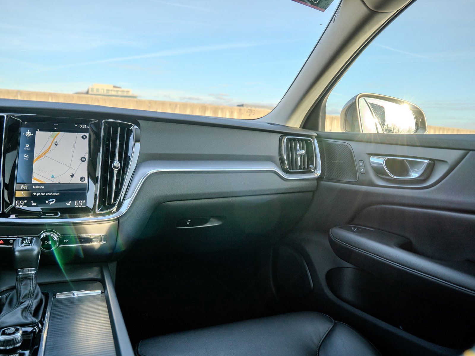 Used 2019 Volvo S60 T6 Momentum w/ Multimedia Package image 22