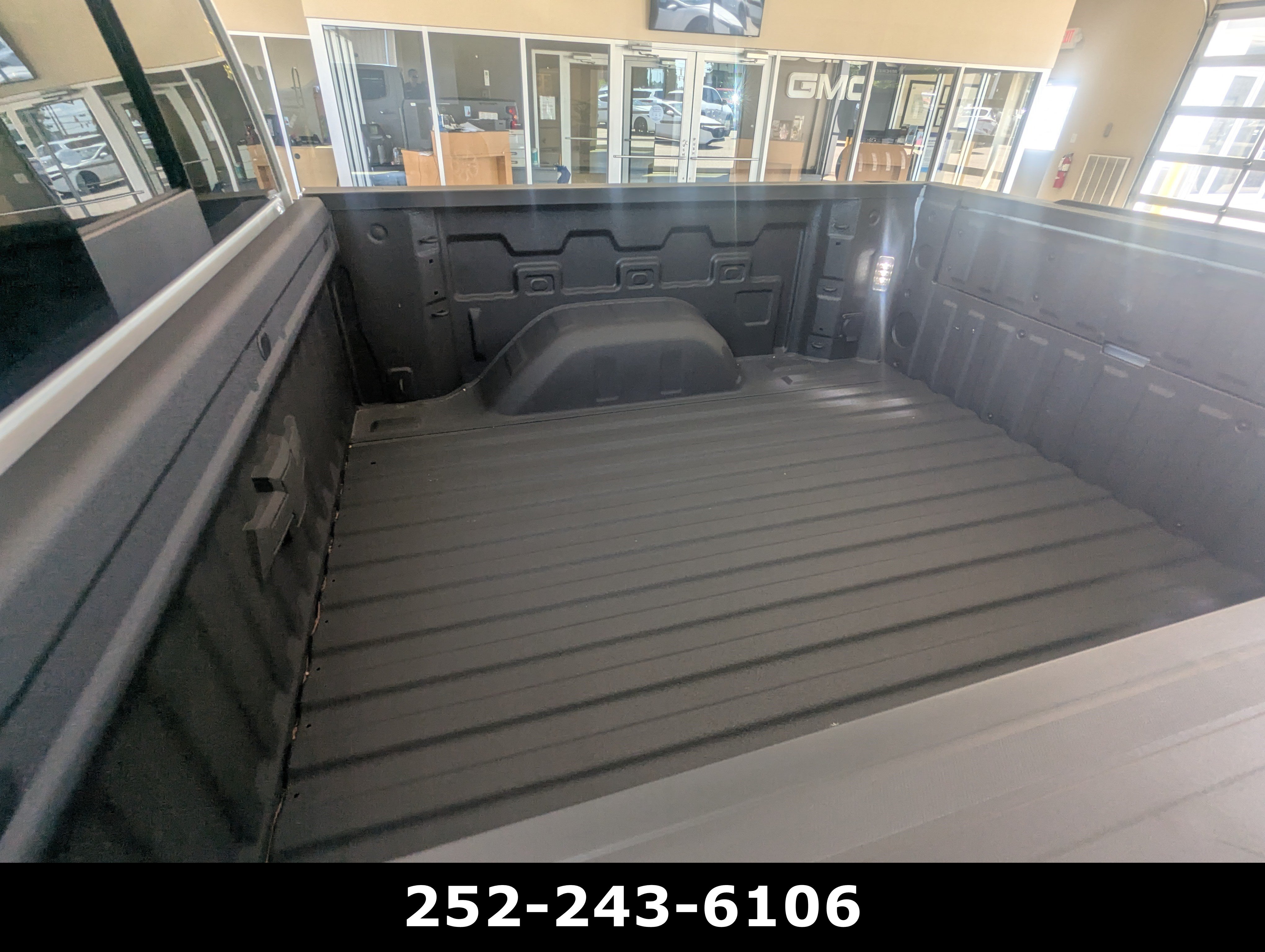 Used 2026 Chevrolet Silverado 1500 LTZ w/ LTZ Convenience Package II AWD/4WD image 8