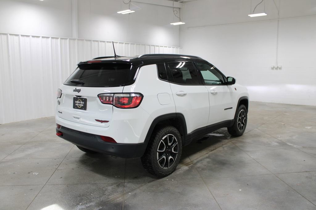 Used 2025 Jeep Compass Trailhawk AWD/4WD image 9
