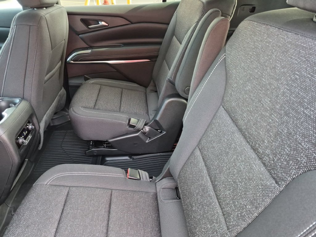 New 2027 Chevrolet Traverse LT w/ LPO, Floor Liner Package AWD/4WD image 16