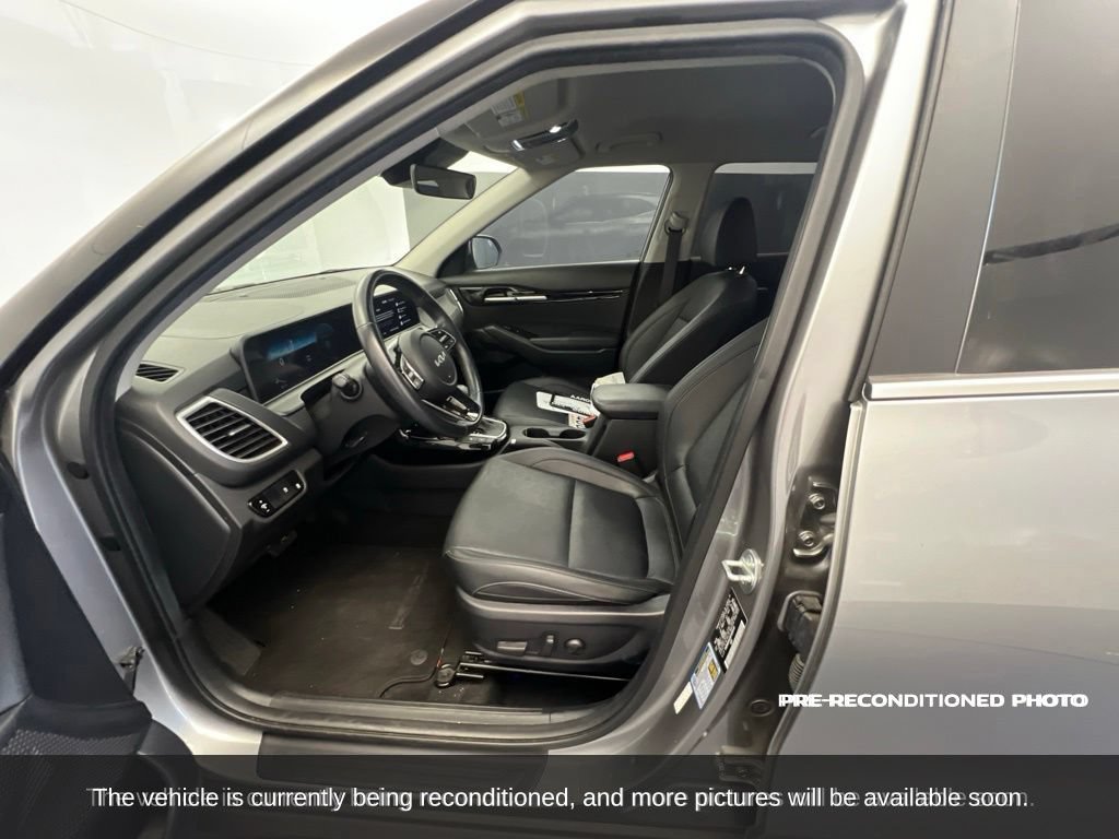 Used 2024 Kia Seltos EX FWD image 13