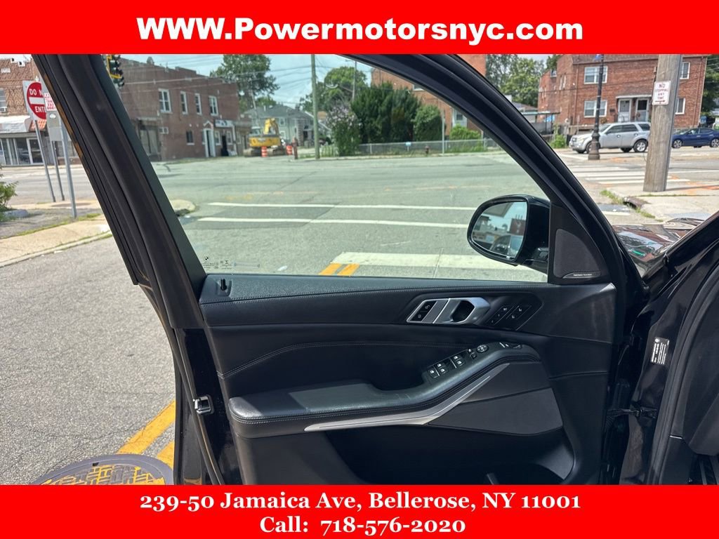 Used 2020 BMW X5 M50i w/ Premium Package image 30