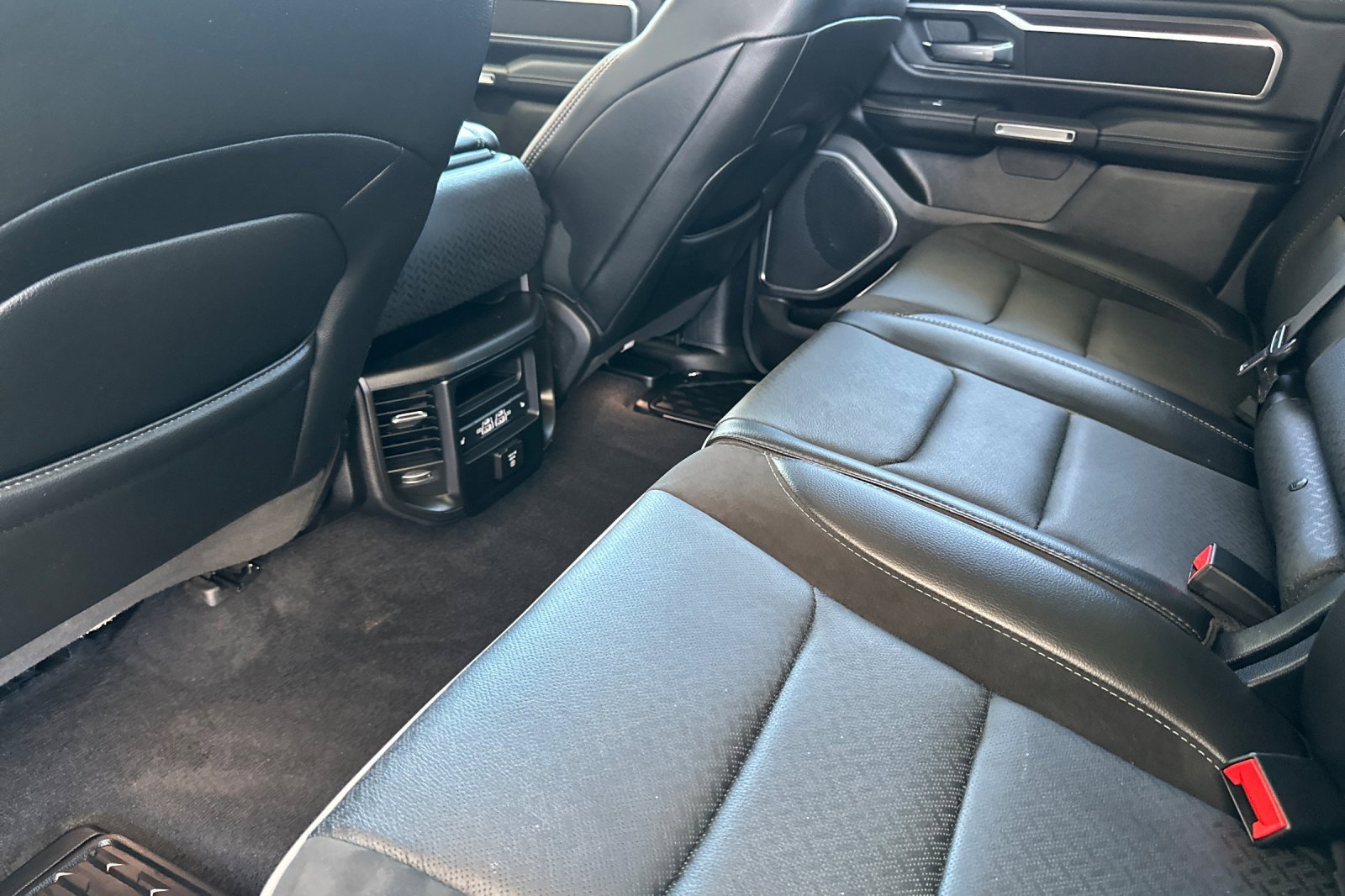 Used 2025 RAM 1500 Laramie image 14