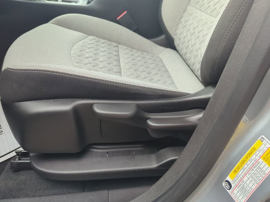 Used 2023 Chevrolet Equinox LS image 28