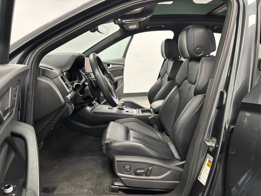 Used 2018 Audi SQ5 Premium Plus w/ Navigation Package image 31