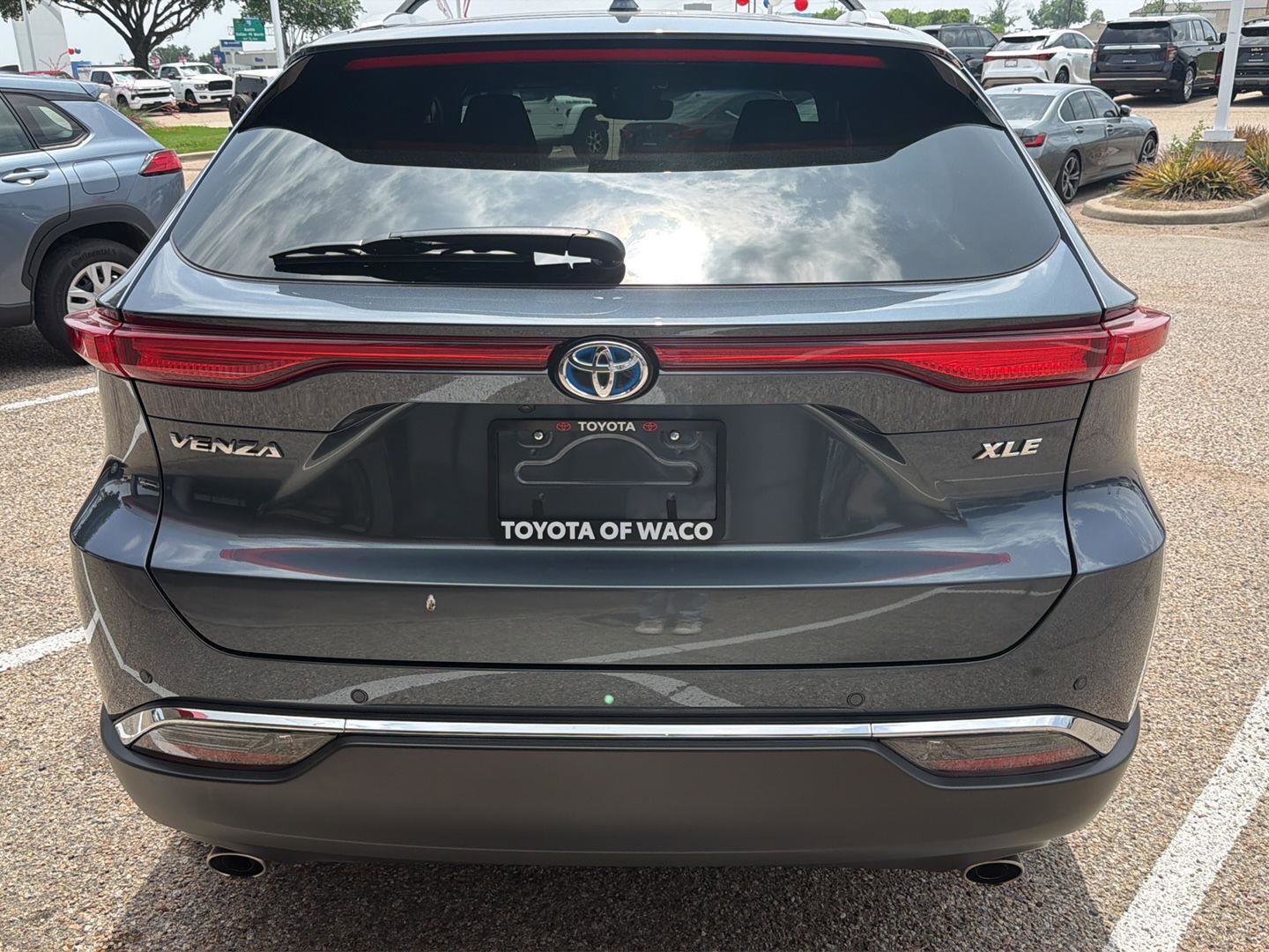Used 2024 Toyota Venza XLE AWD/4WD image 4