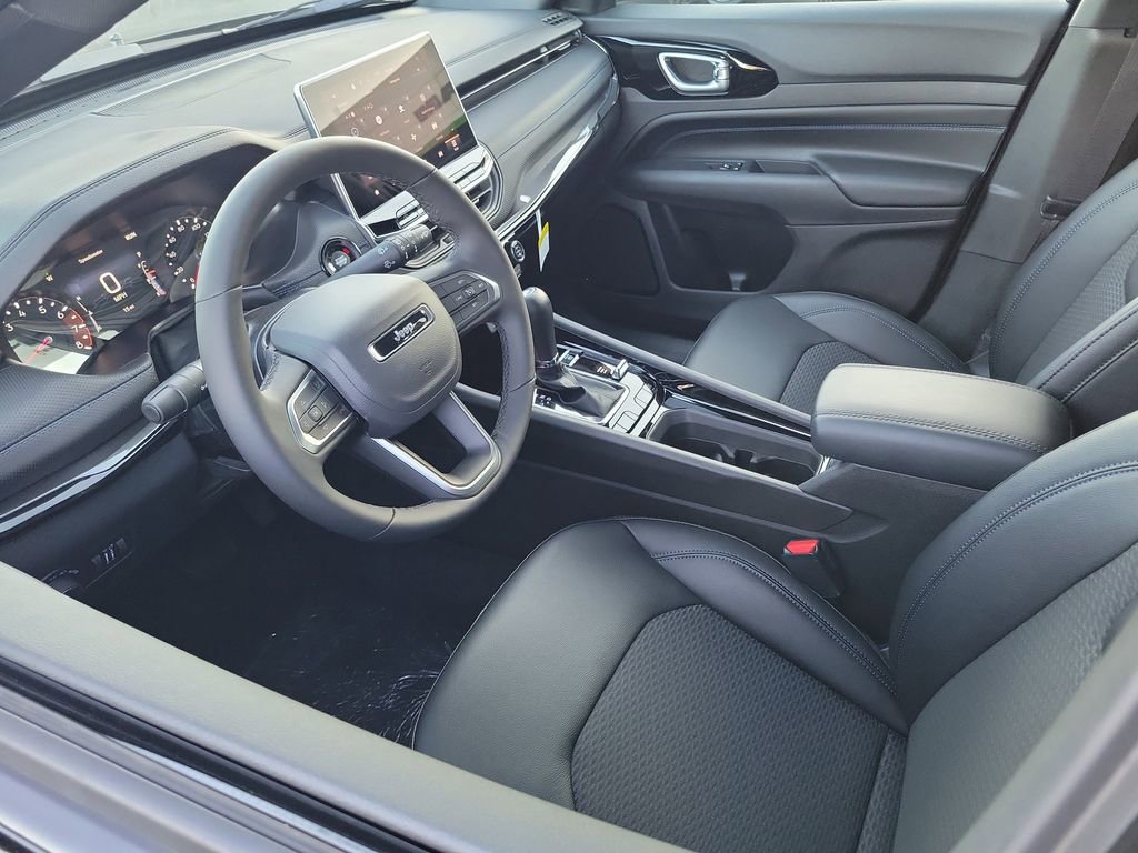 New 2026 Jeep Compass Latitude image 3