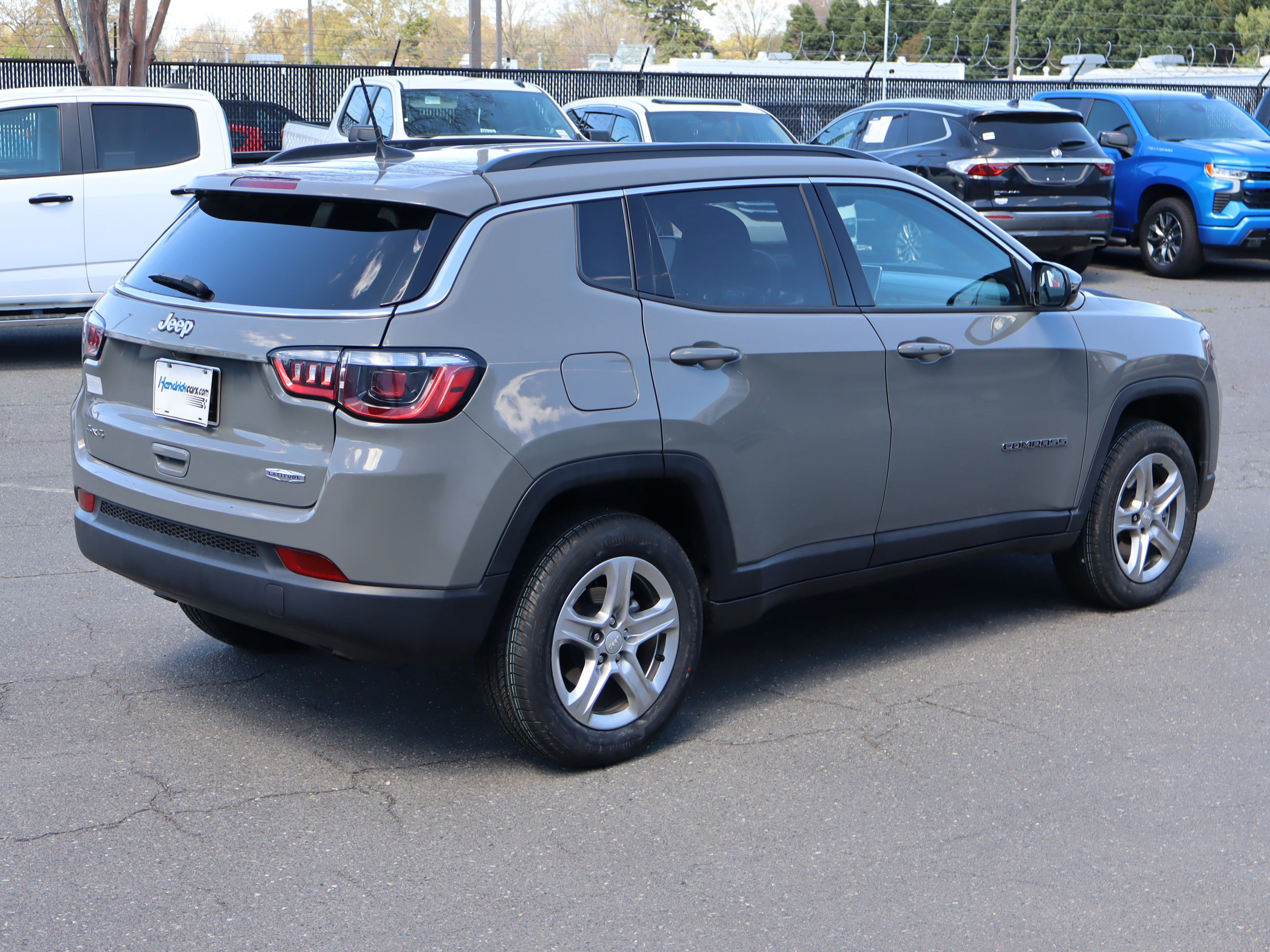 Used 2024 Jeep Compass Latitude image 10