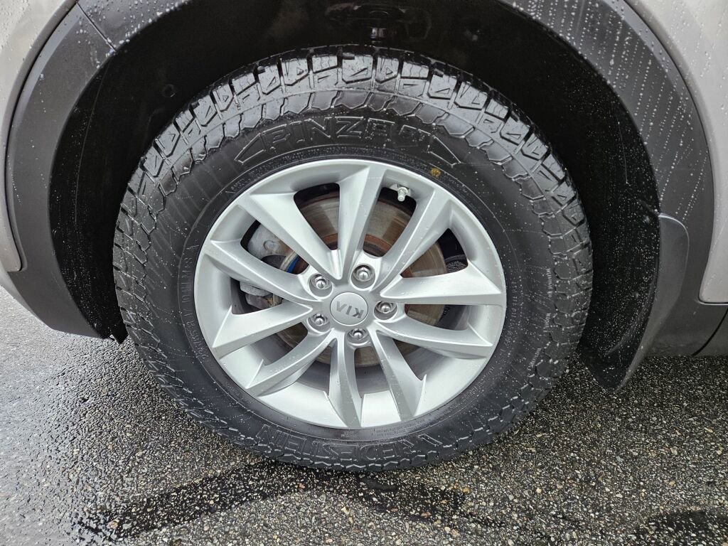 Used 2018 Kia Sorento LX image 8