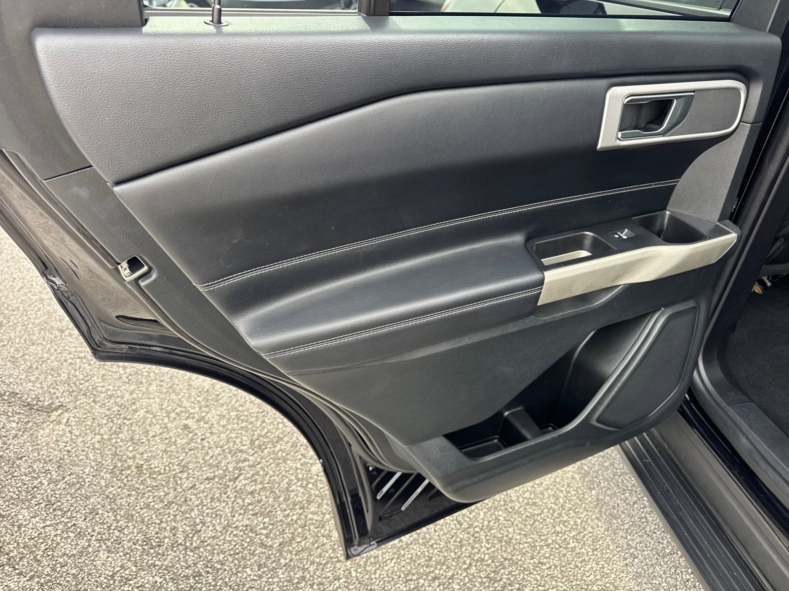 Used 2022 Ford Explorer XLT w/ Equipment Group 202A image 21