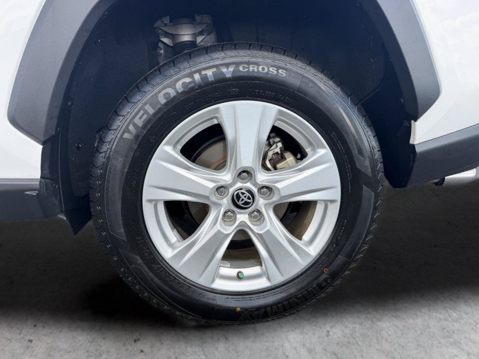 Used 2021 Toyota RAV4 XLE w/ Convenience Package AWD/4WD image 9