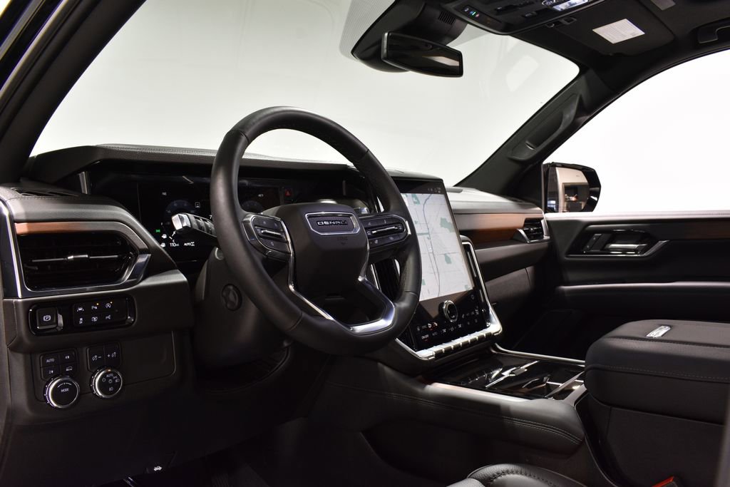 Used 2025 GMC Yukon Denali w/ Sun & Power Step Package image 11