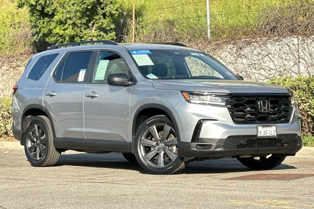 Certified 2023 Honda Pilot Sport image 2