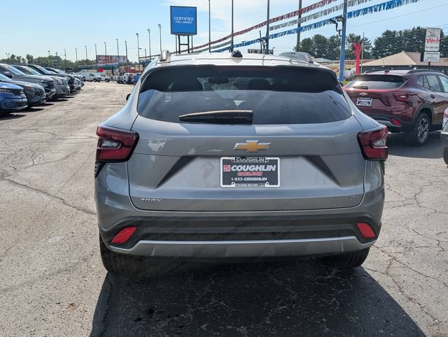 Used 2025 Chevrolet Trax LT w/ LT Convenience Package FWD image 6