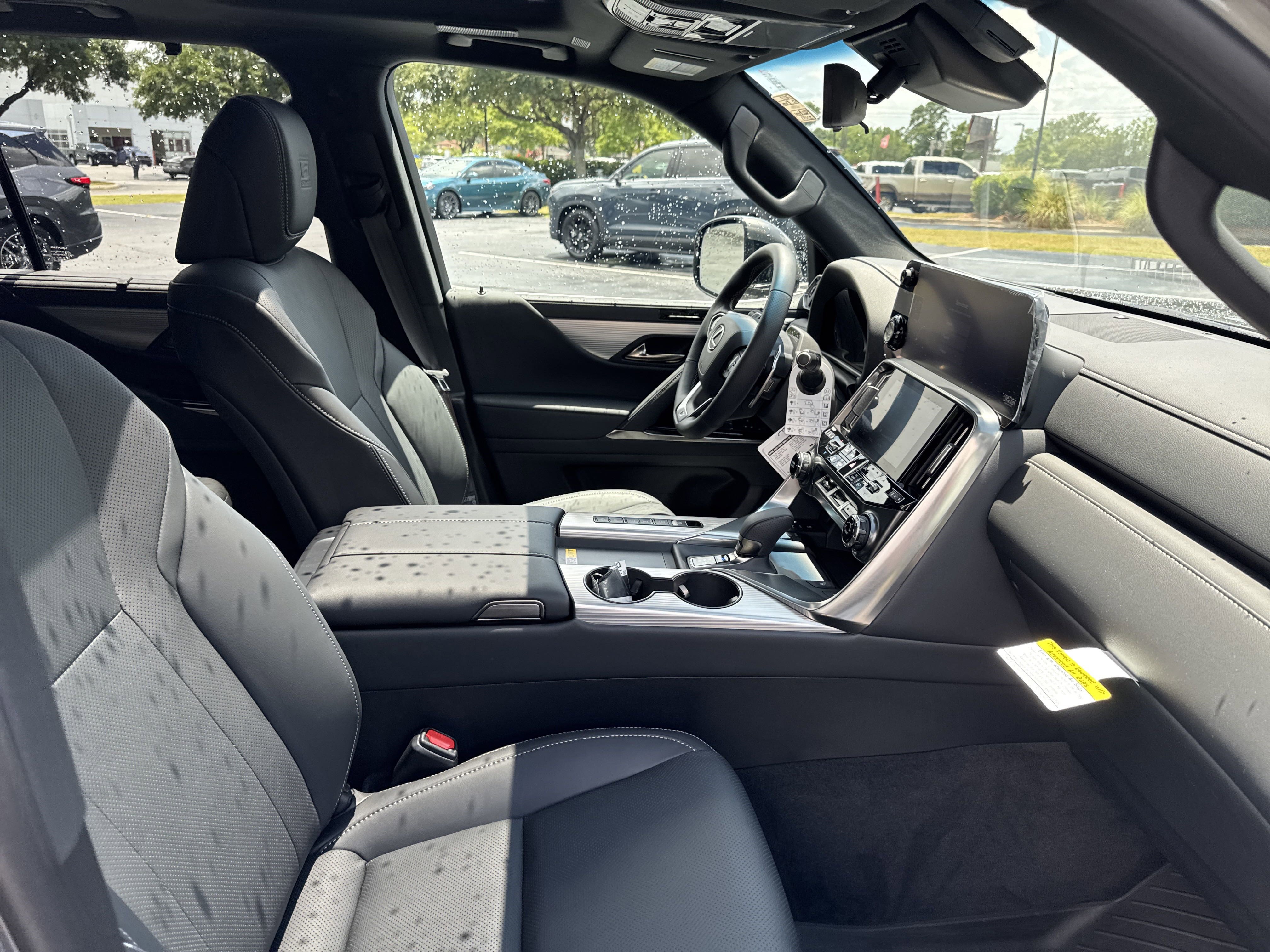 Used 2025 Lexus LX 700h F Sport image 36