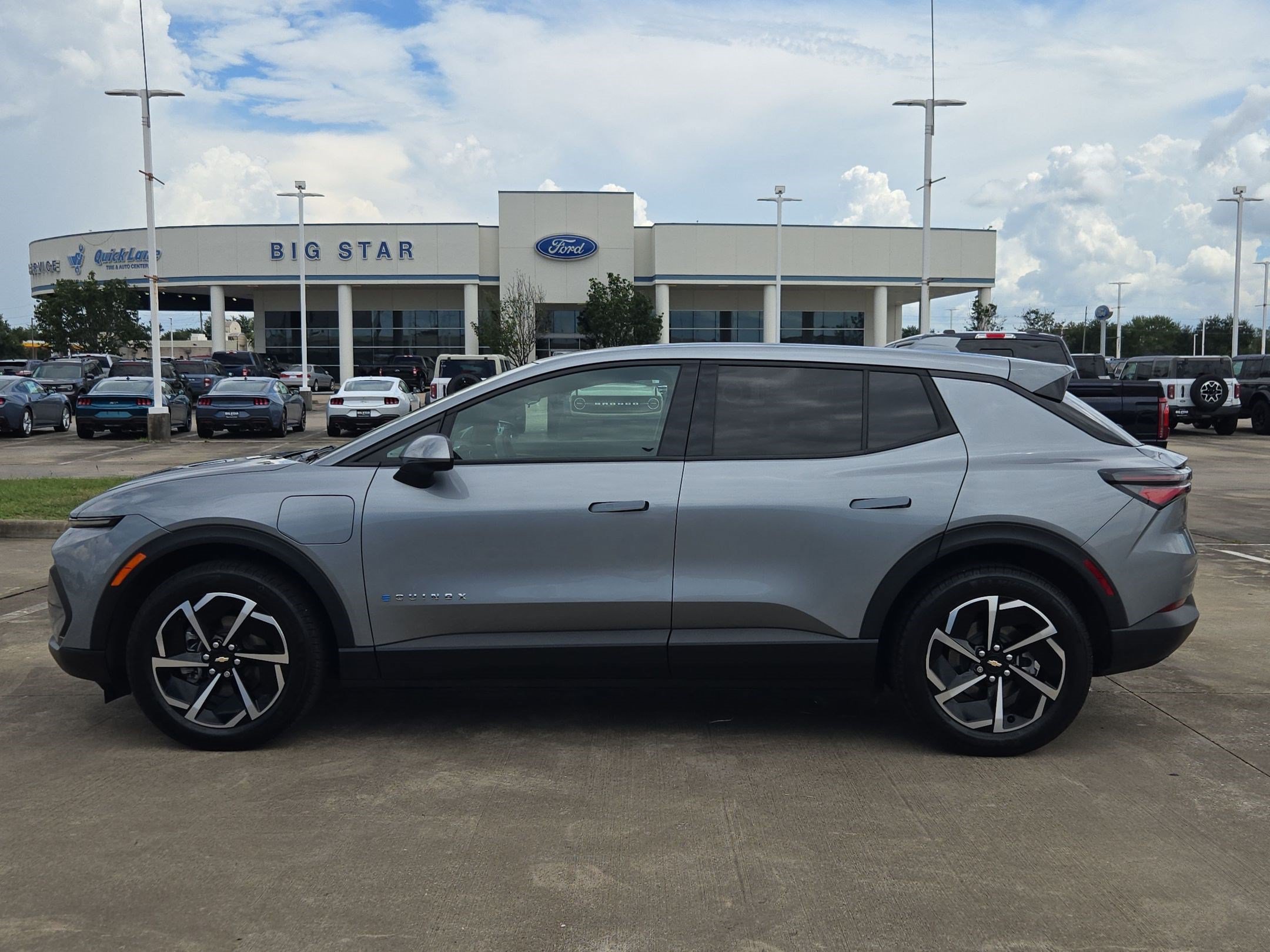 Used 2026 Chevrolet Equinox EV LT FWD image 9