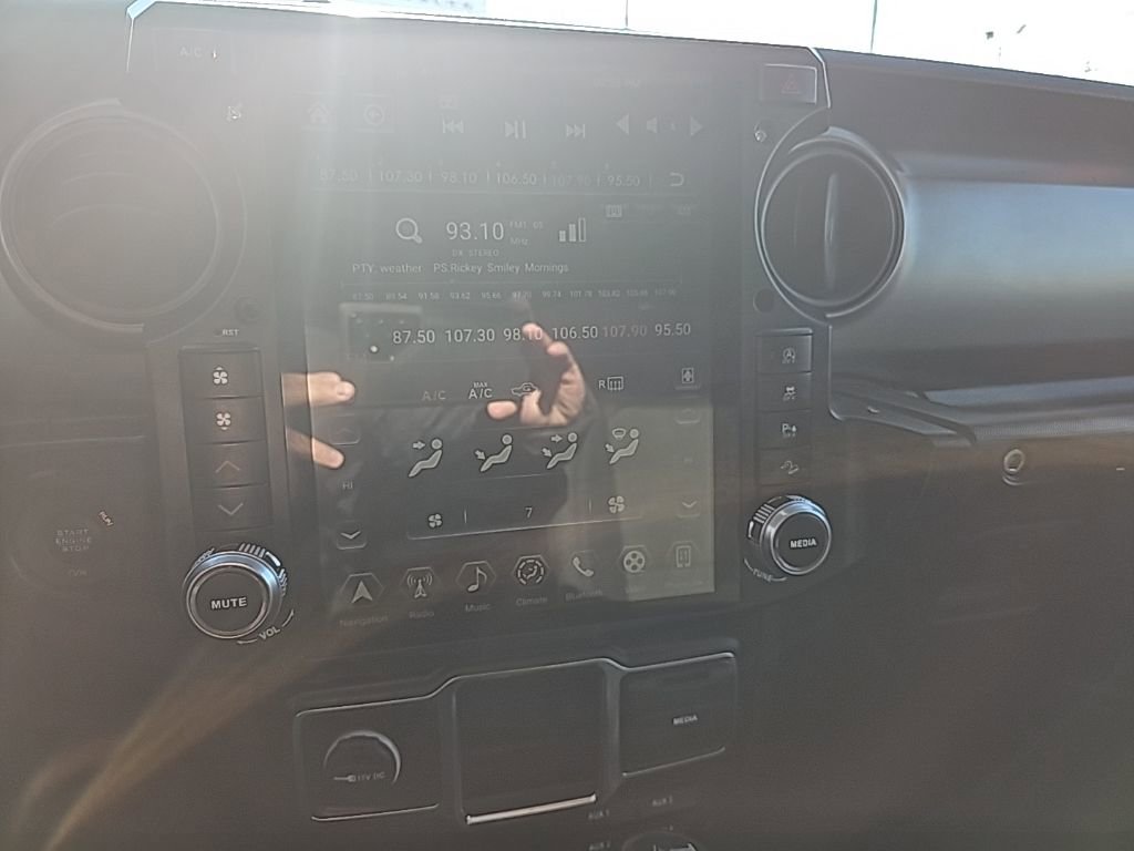 Certified 2018 Jeep Wrangler Unlimited Sport image 24