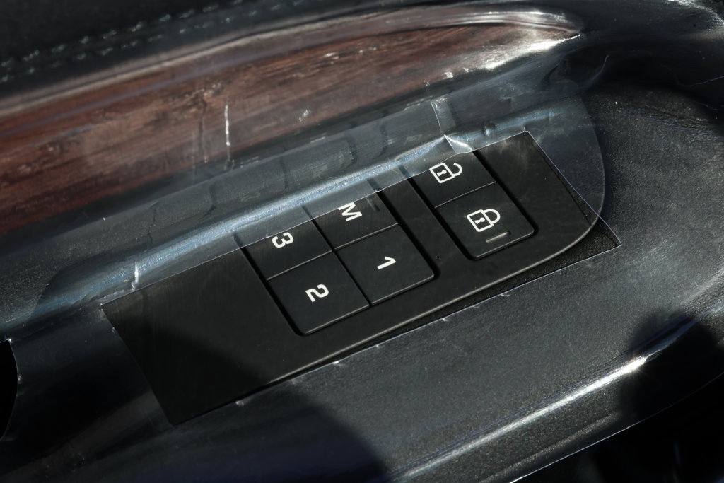 New 2026 Land Rover Discovery S AWD/4WD image 11