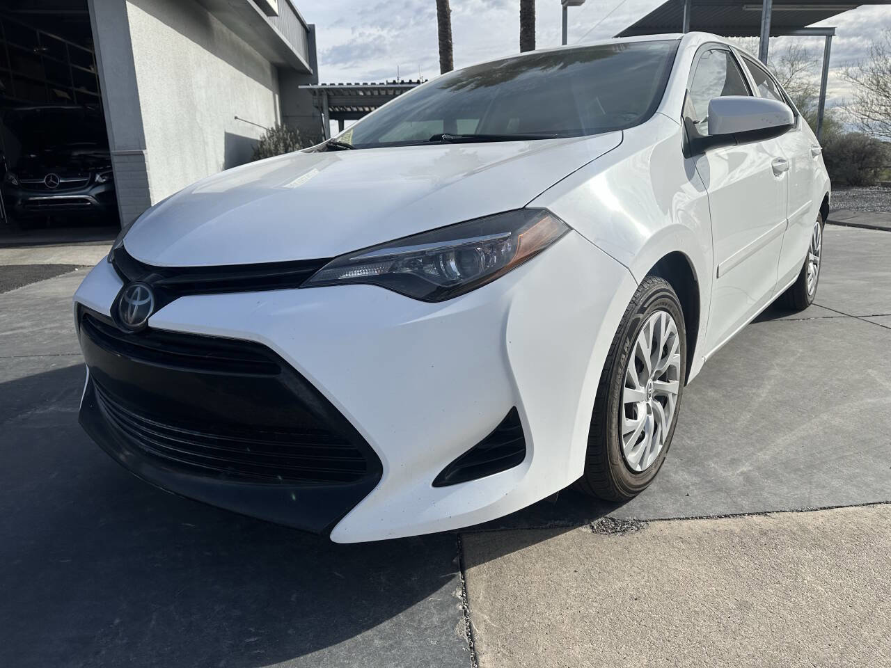 Used 2018 Toyota Corolla LE image 3