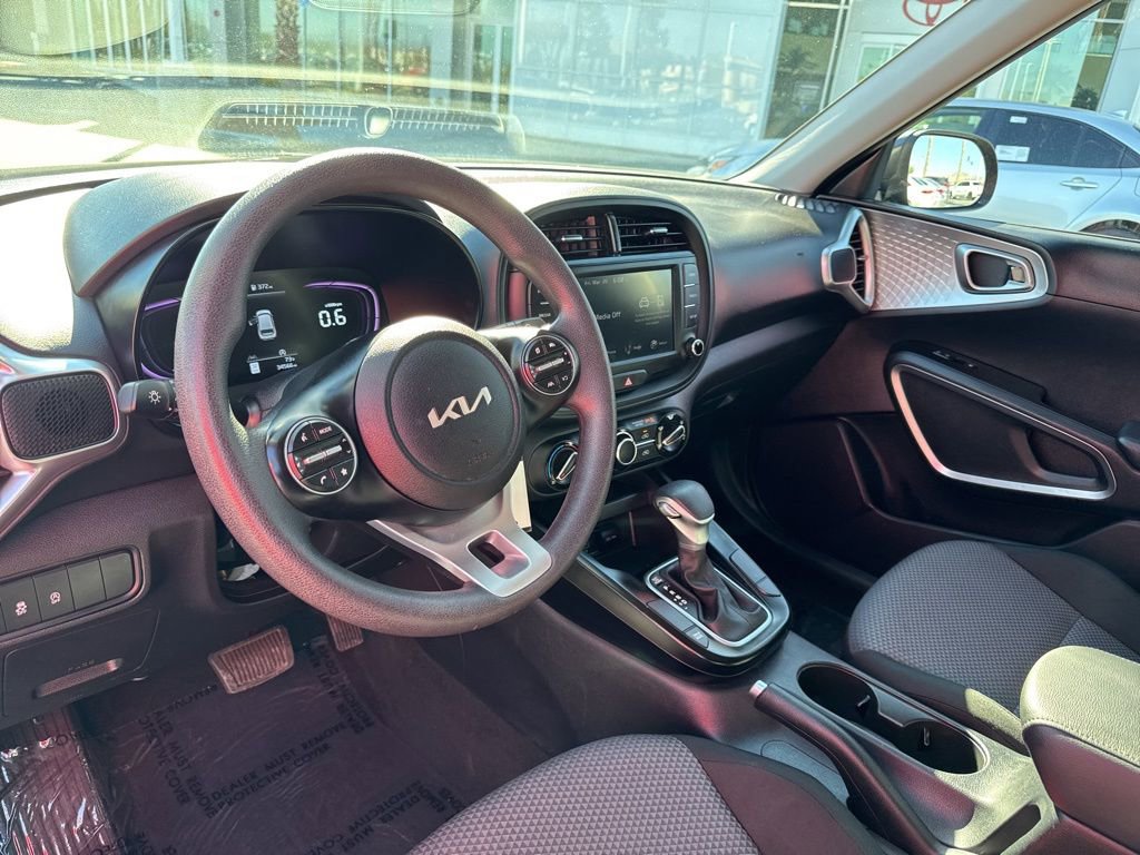 Used 2025 Kia Soul LX w/ LX Technology Package image 12