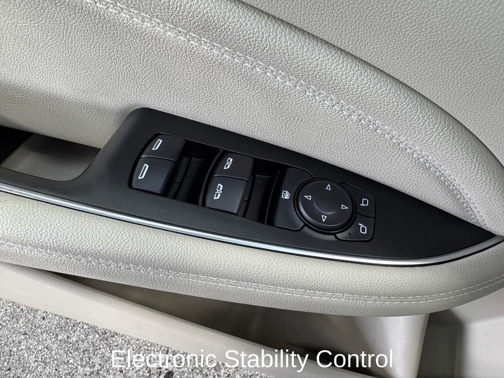 Used 2019 Buick Regal Essence w/ Driver Confidence Package I FWD image 10