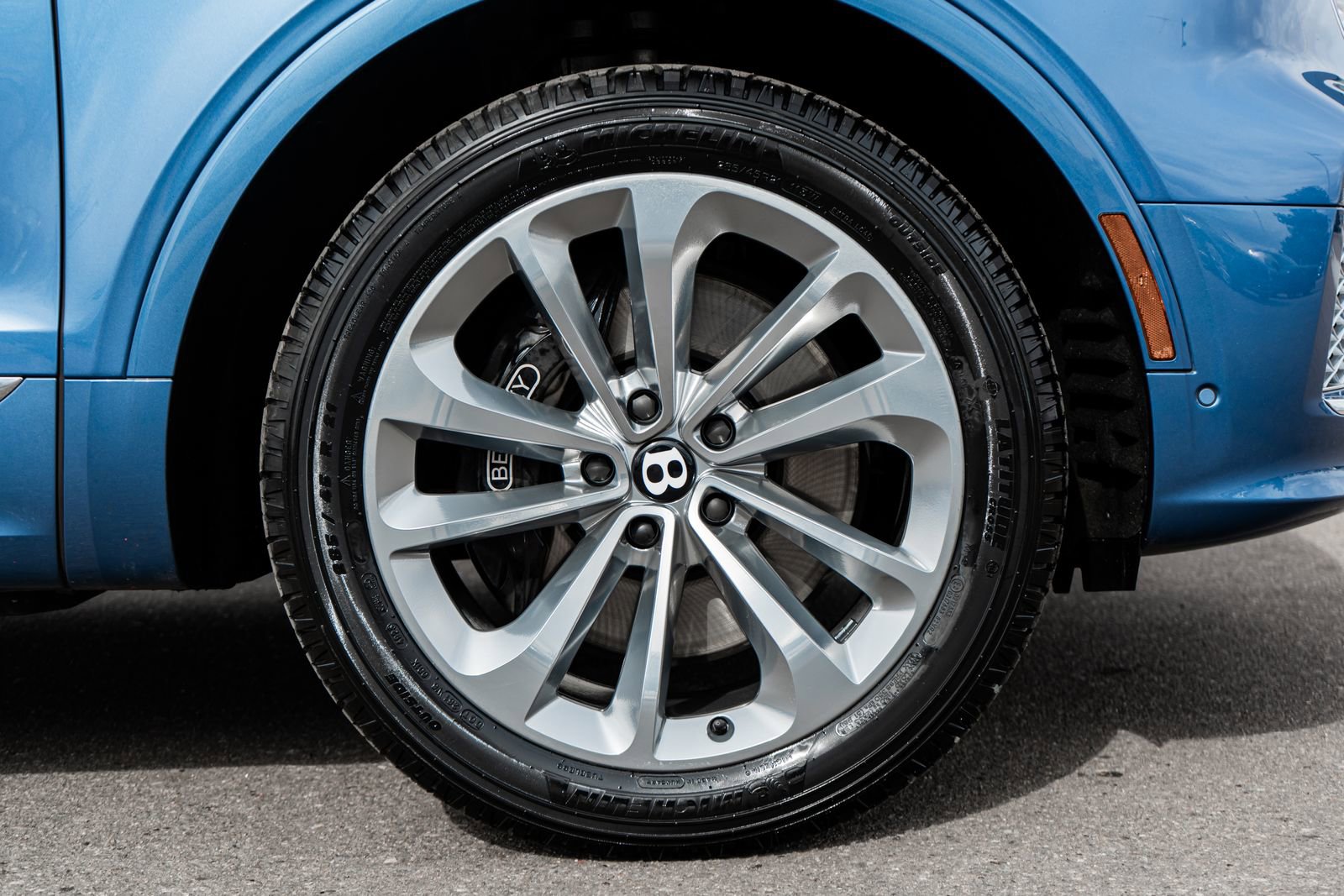 Used 2022 Bentley Bentayga image 16